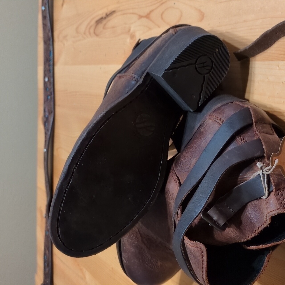 Your Fall Wardrobe Needs Hudson Booties - NWT, Leather, and Distressed for Style - Picture 13 of 16